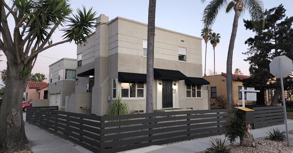 Exterior, Facade, Modern