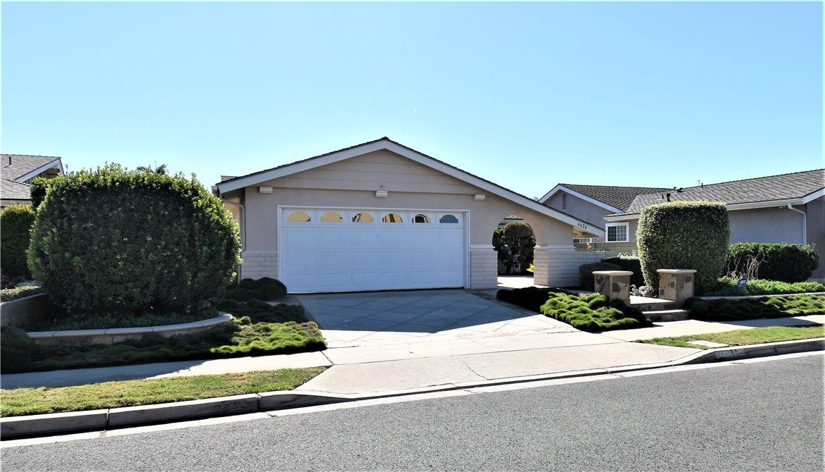 Attached, Exterior, Facade, Ranch