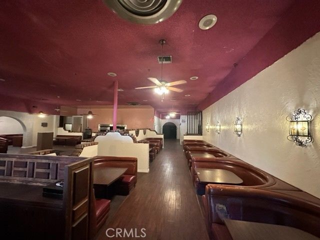 Interior, Living room, Pendant Lights, Recessed Lighting, Wood Texture Flooring