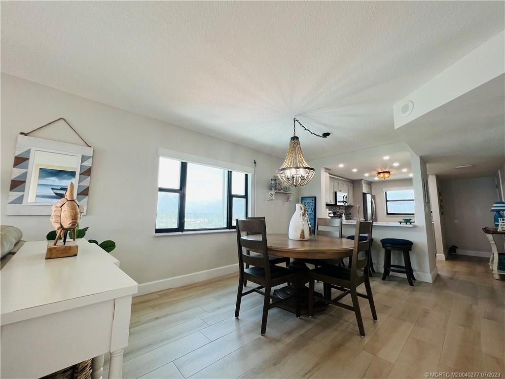 Dining room, Interior, Kitchen, Pendant Lights, Recessed Lighting, Wood Texture Flooring