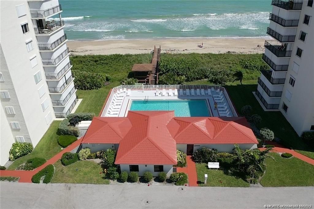 Exterior, Pool, Water