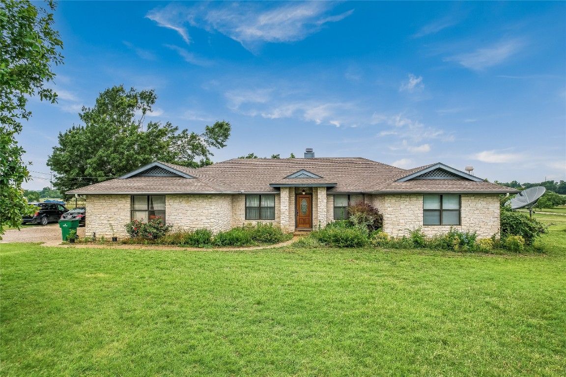 Backyard, Exterior, Facade, Brick Facade, Ranch