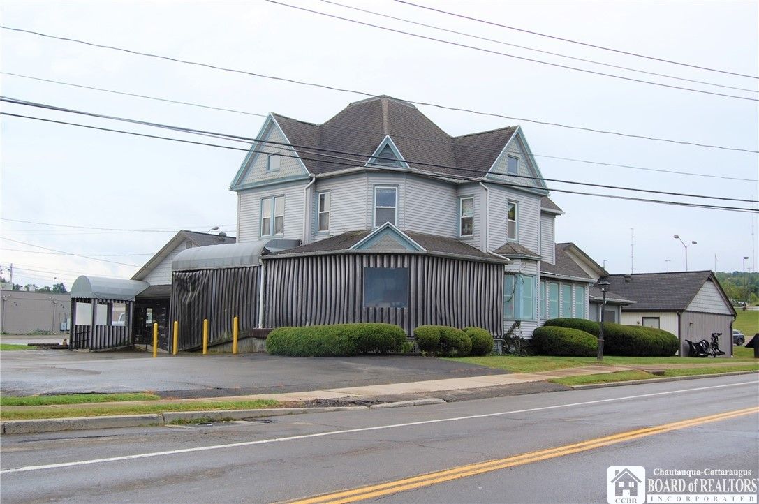 Exterior, Facade, Queen Anne Victorian