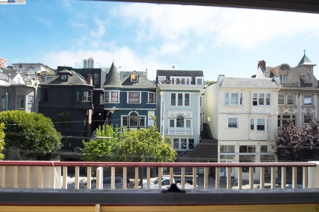 Exterior, Facade, Rowhouse