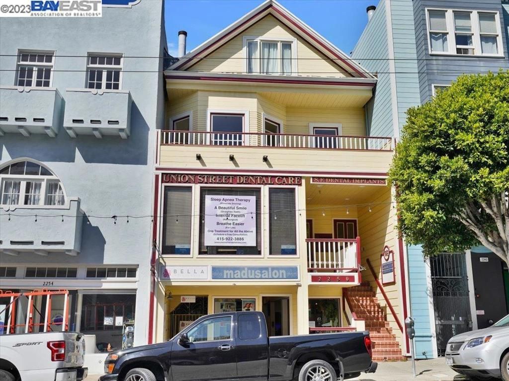 Exterior, Facade, Queen Anne Victorian