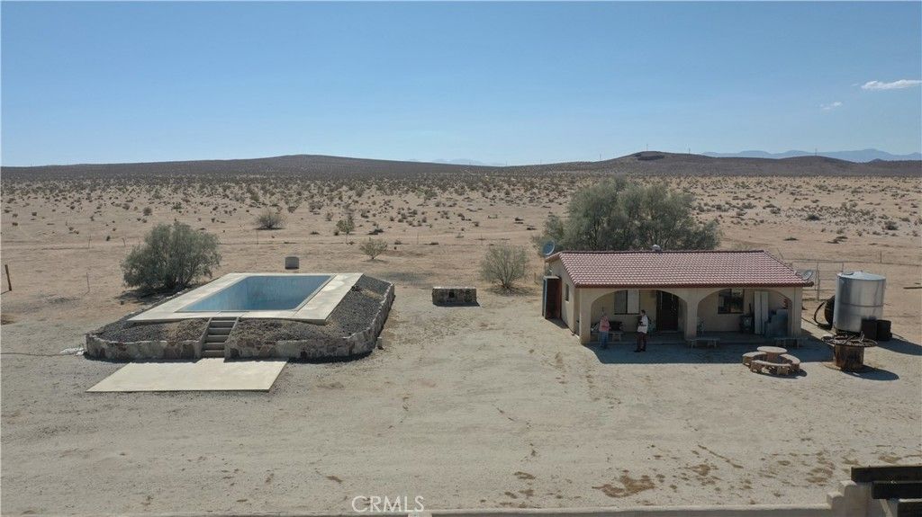 Exterior, Drone