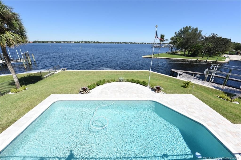 Exterior, Pool, Water
