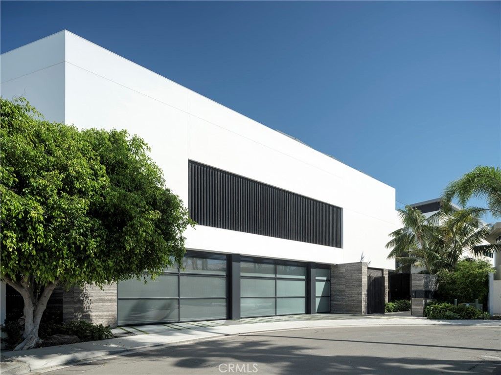 Attached, Exterior, Facade, Modern