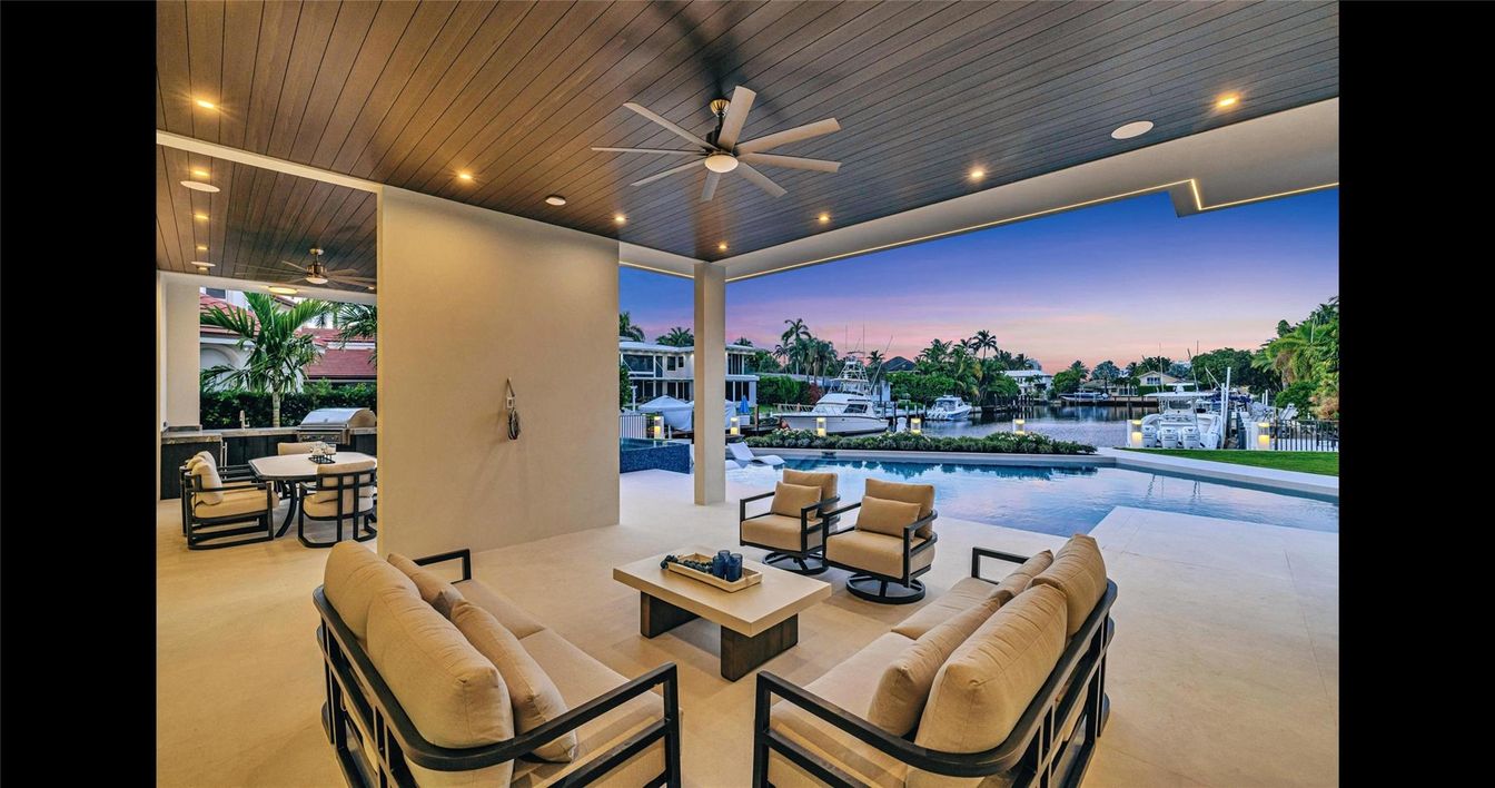 Exterior, Pool, Recessed Lighting