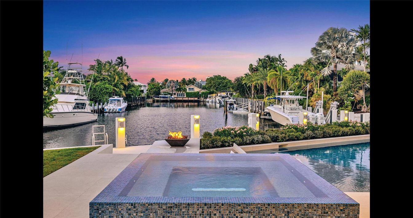Exterior, Pool, Water