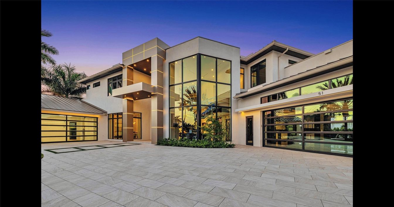 Attached, Exterior, Facade, Modern
