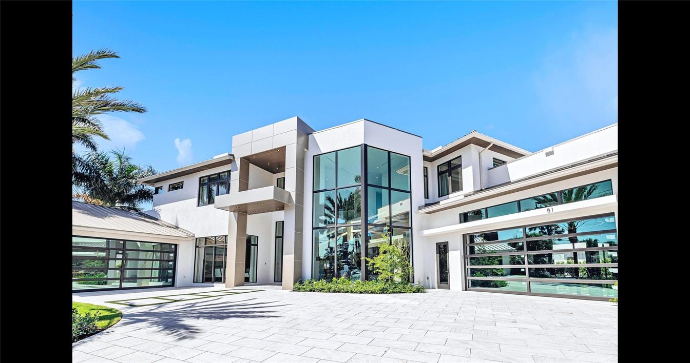 Attached, Exterior, Facade, Modern