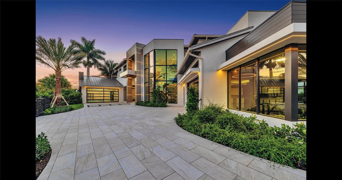 Attached, Detached Garage, Exterior, Facade, Modern