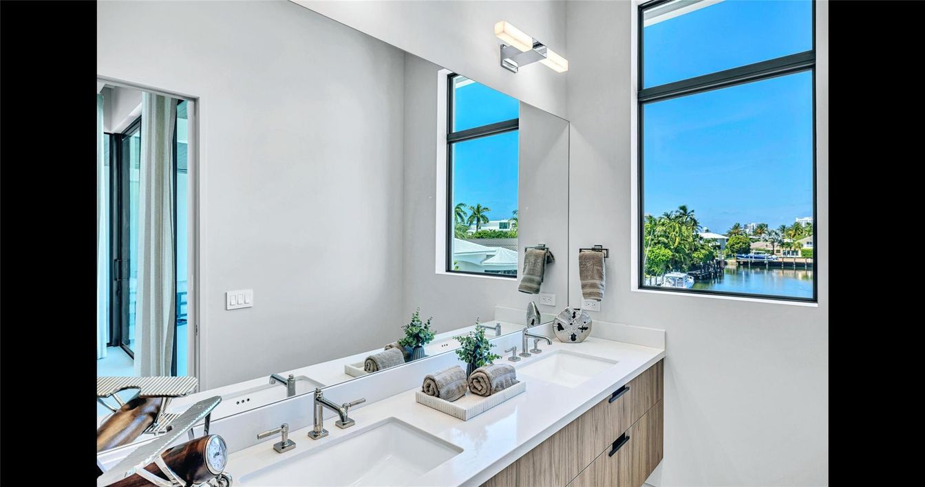 Bathroom, Dual Sink Vanities, Interior, Water