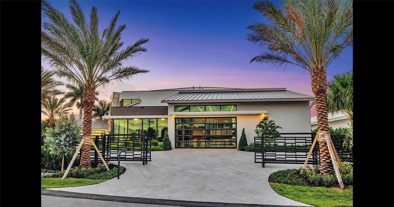 Backyard, Exterior, Facade, Modern
