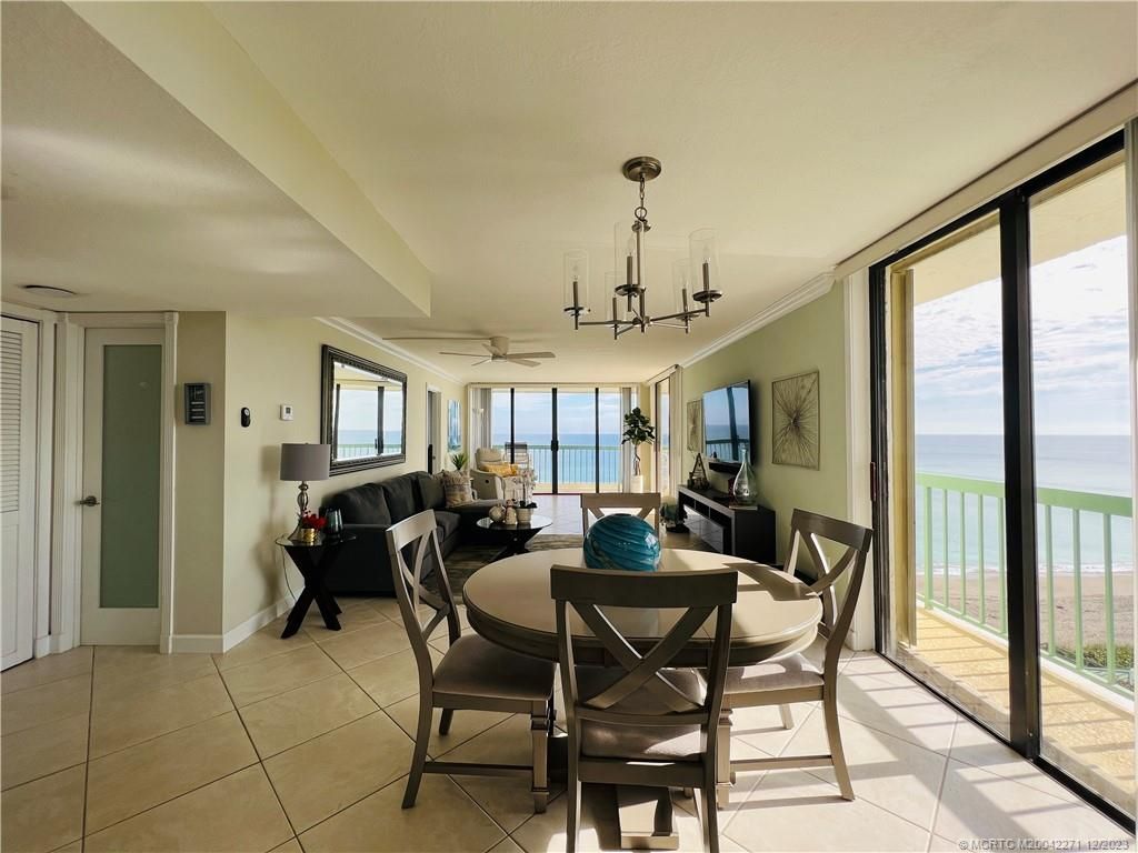 Chandelier, Dining room, Interior, Living room, Water