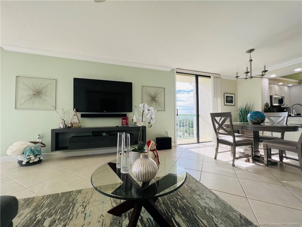 Dining room, Interior, Kitchen, Pendant Lights, Recessed Lighting
