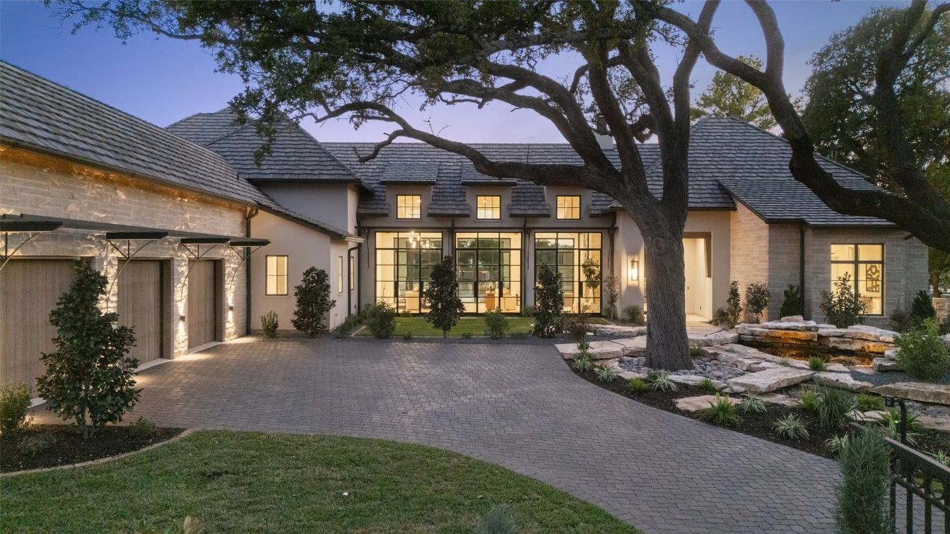 Backyard, Exterior, Facade, French Provincial