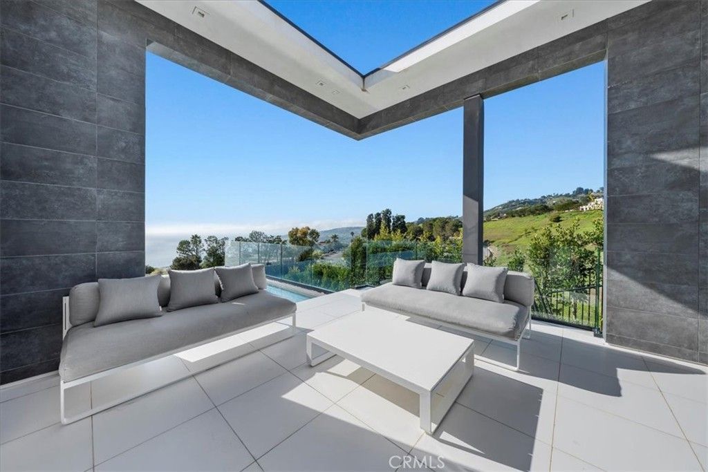 Exterior, Living room