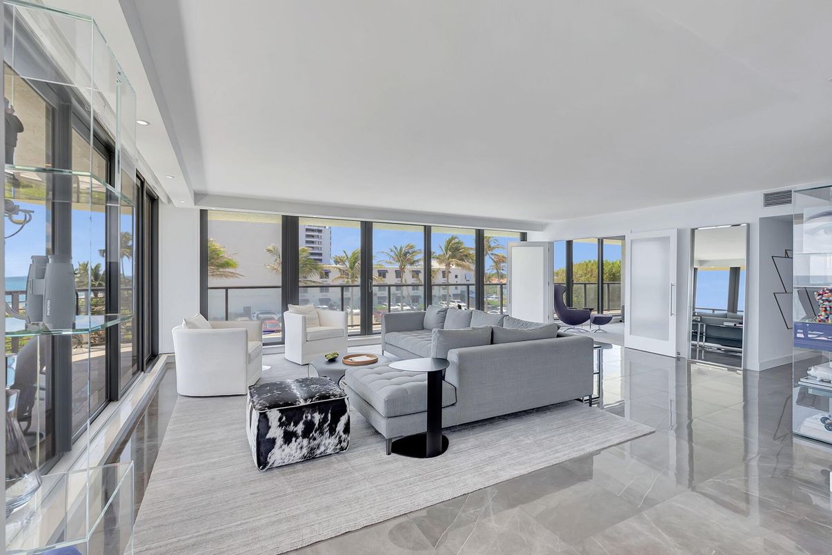 Interior, Living room, Water