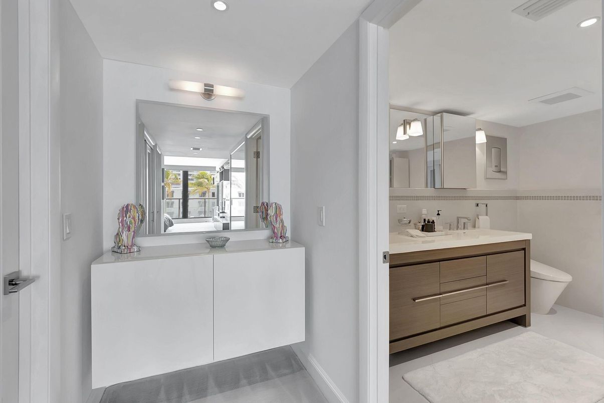 Bathroom, Interior, Recessed Lighting