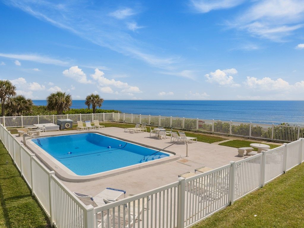 Exterior, Pool, Water