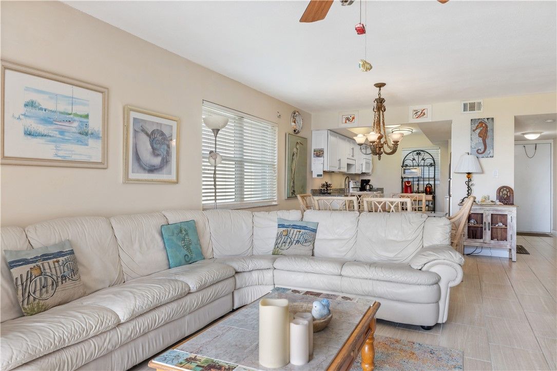 Chandelier, Interior, Kitchen, Living room