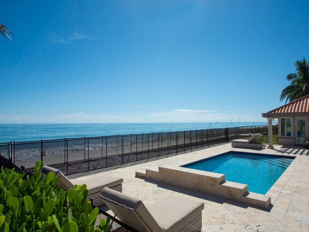 Exterior, Pool, Water