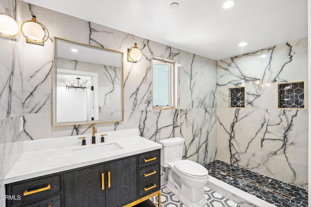 Bathroom, Interior, Marble Walls, Recessed Lighting