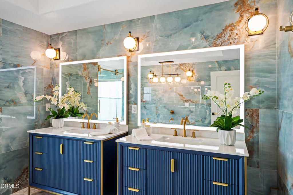 Bathroom, Dual Sink Vanities, Glass Shower, Interior