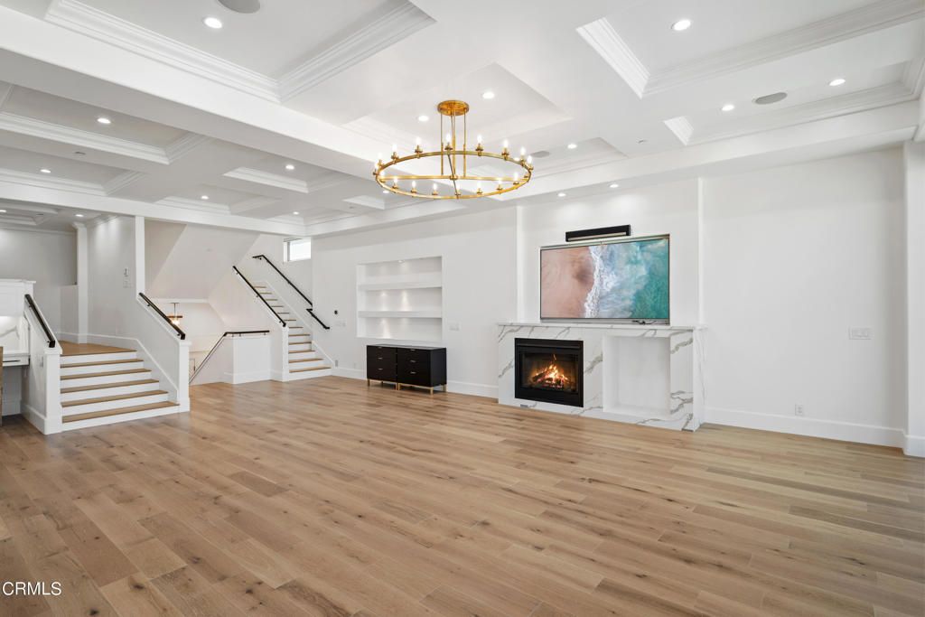 Chandelier, Fireplace, Interior, Pendant Lights, Recessed Lighting, Wood Texture Flooring