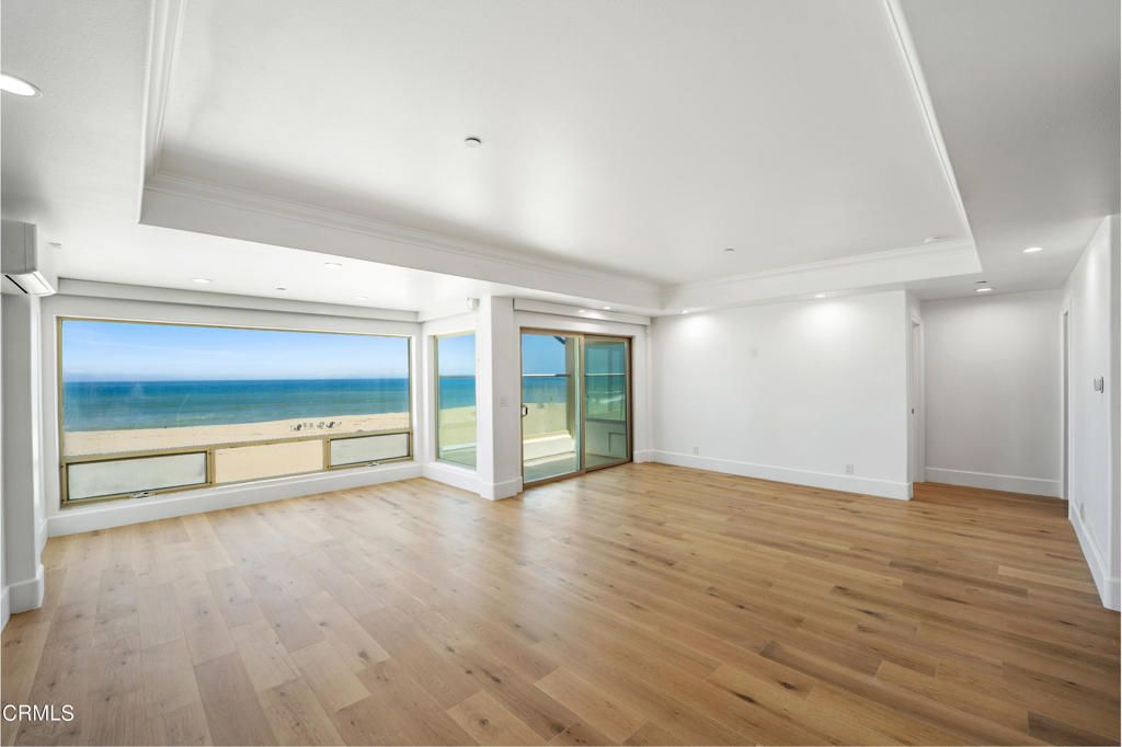 Empty room, Interior, Recessed Lighting, Water, Wood Texture Flooring