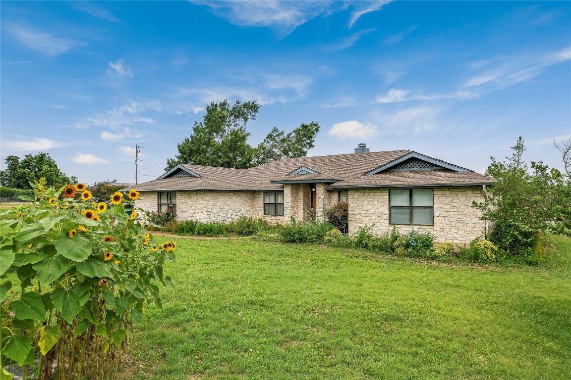 Backyard, Exterior, Facade, Brick Facade, Ranch