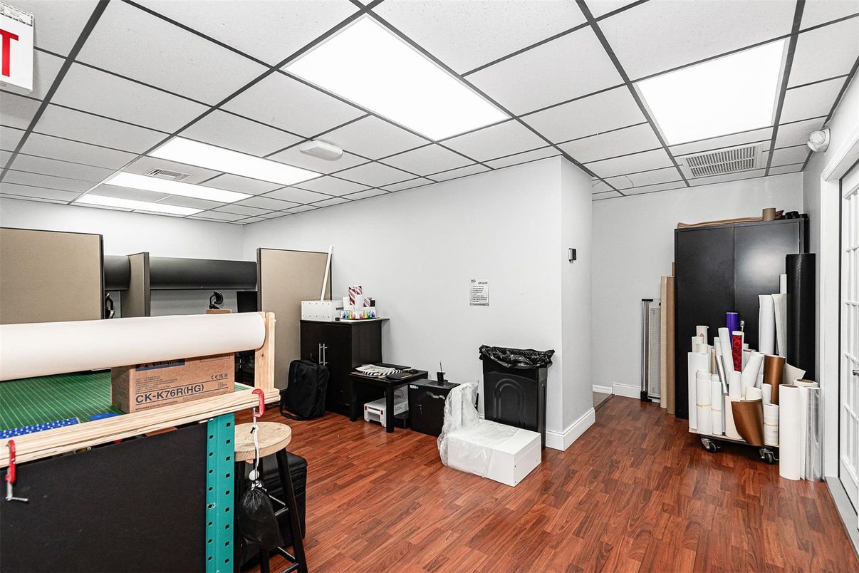 Interior, Washer, Wood Texture Flooring