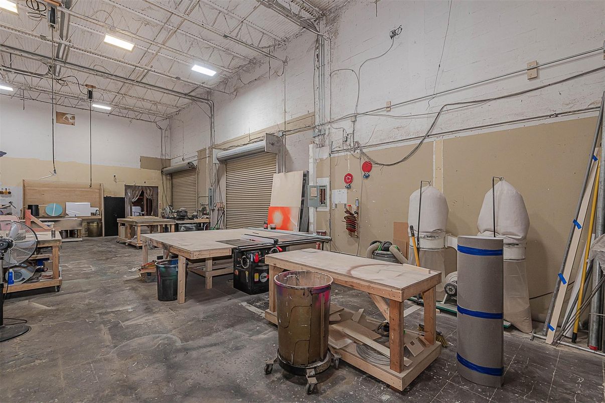 Game Room, Interior