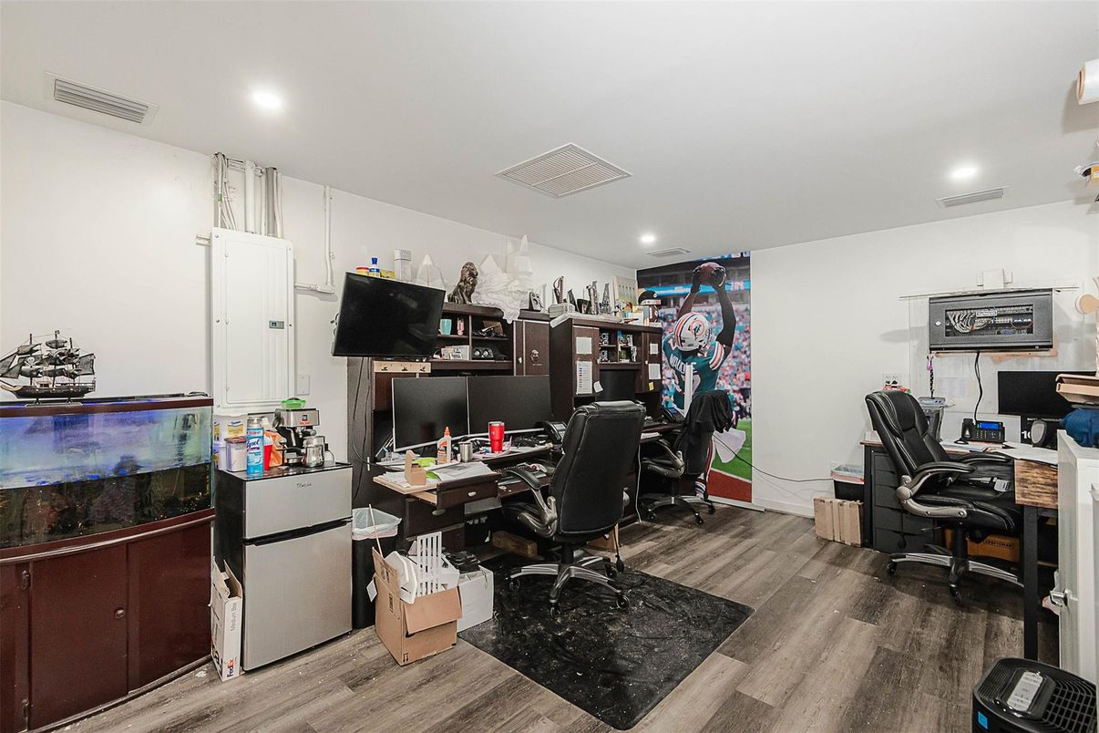 Home Office, Interior, Recessed Lighting, Wood Texture Flooring
