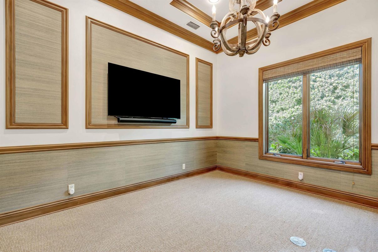 Chandelier, Empty room, Interior, Recessed Lighting