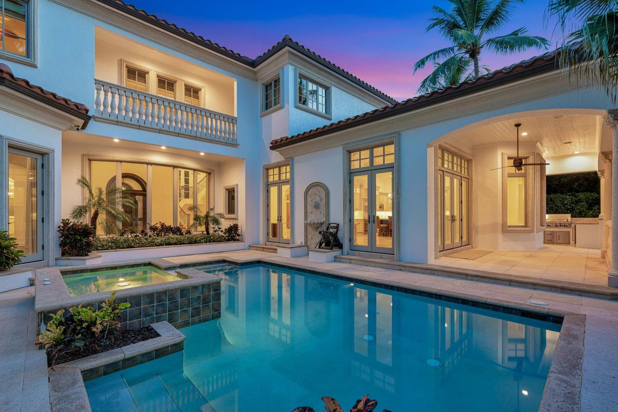 Exterior, Pool