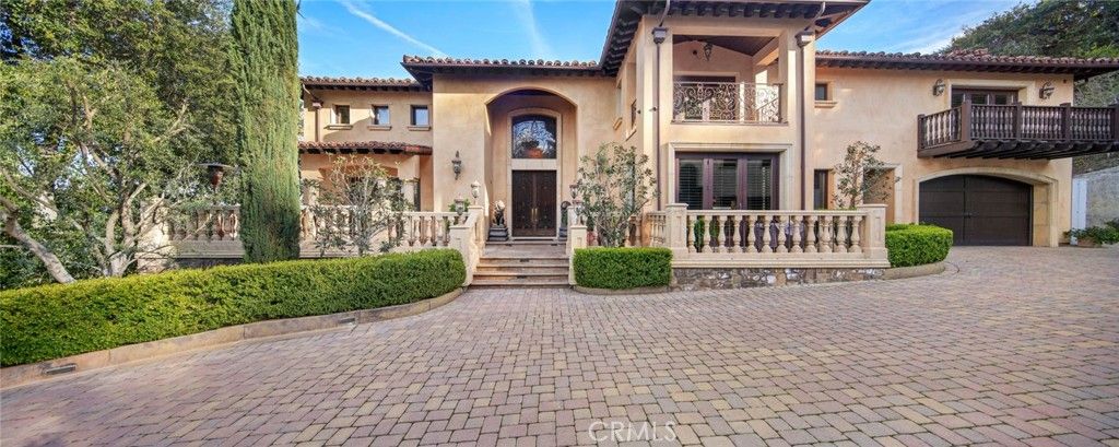 Attached, Exterior, Facade, Mediterranean