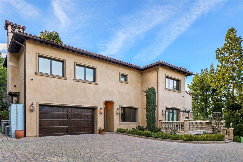 Attached, Exterior, Facade, Mediterranean