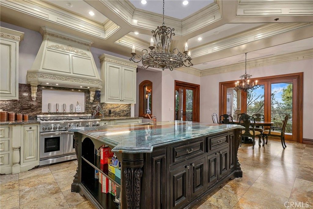 Chandelier, Dining room, Interior, Kitchen, Recessed Lighting, Stainless Steel Appliances