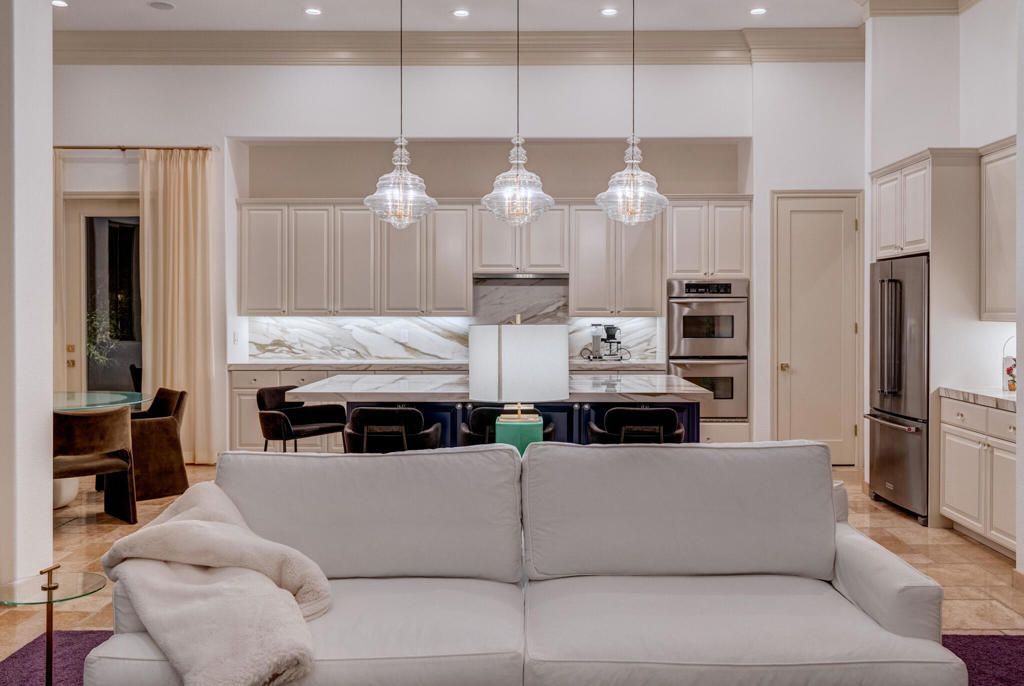 Dining room, Interior, Kitchen, Living room, Pendant Lights, Recessed Lighting, Stainless Steel Appliances