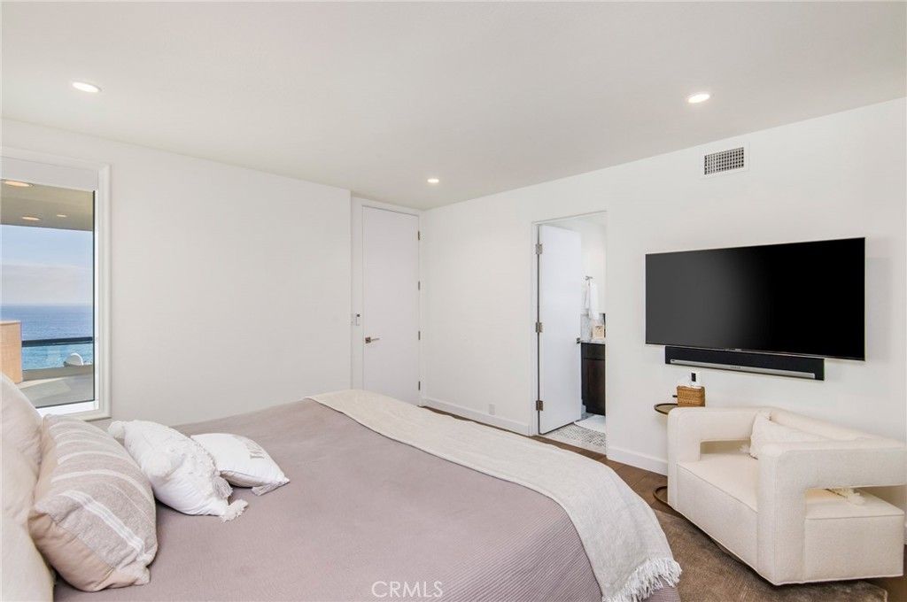 Bedroom, Interior, Recessed Lighting, Water