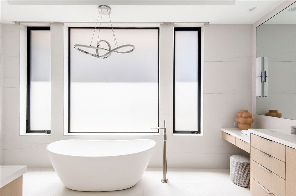 Bathroom, Free Standing Baths, Interior, Marble Walls, Pendant Lights