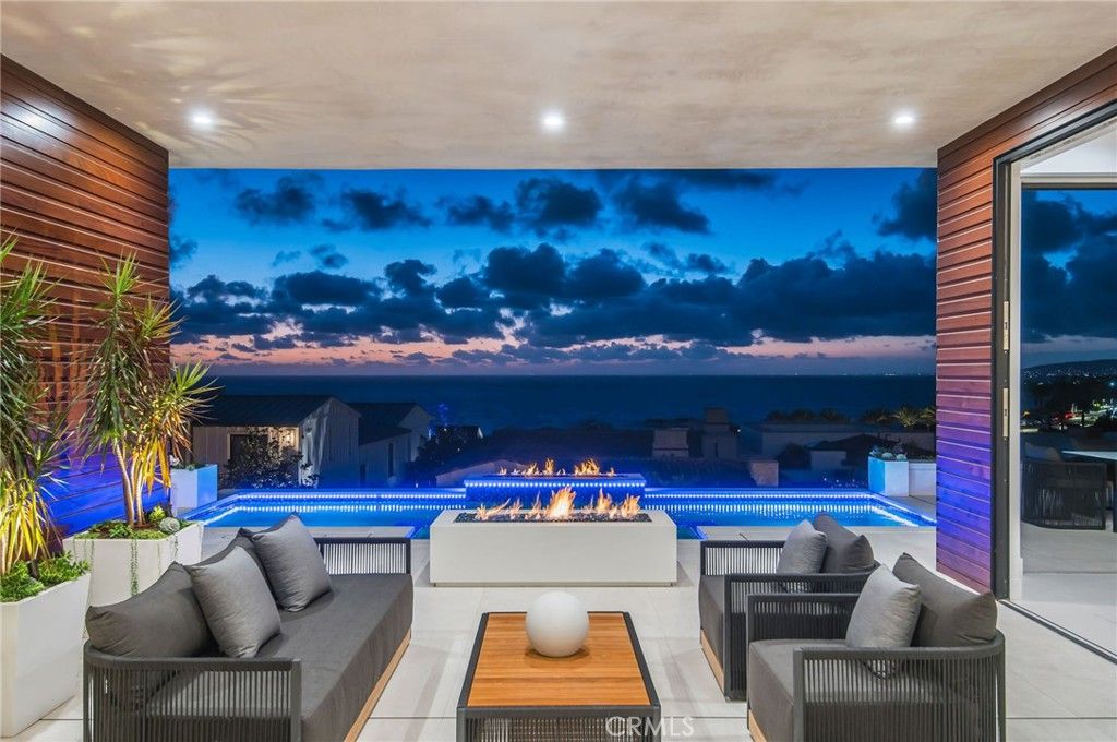 Exterior, Pool, Recessed Lighting, Water