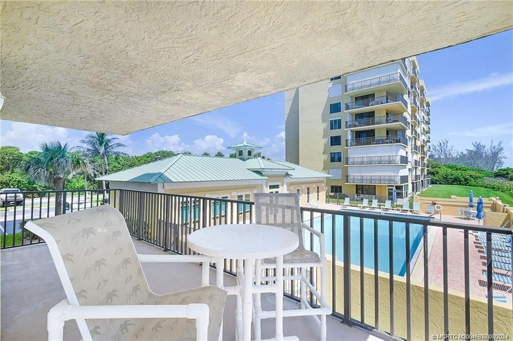 Exterior, Pool, Water
