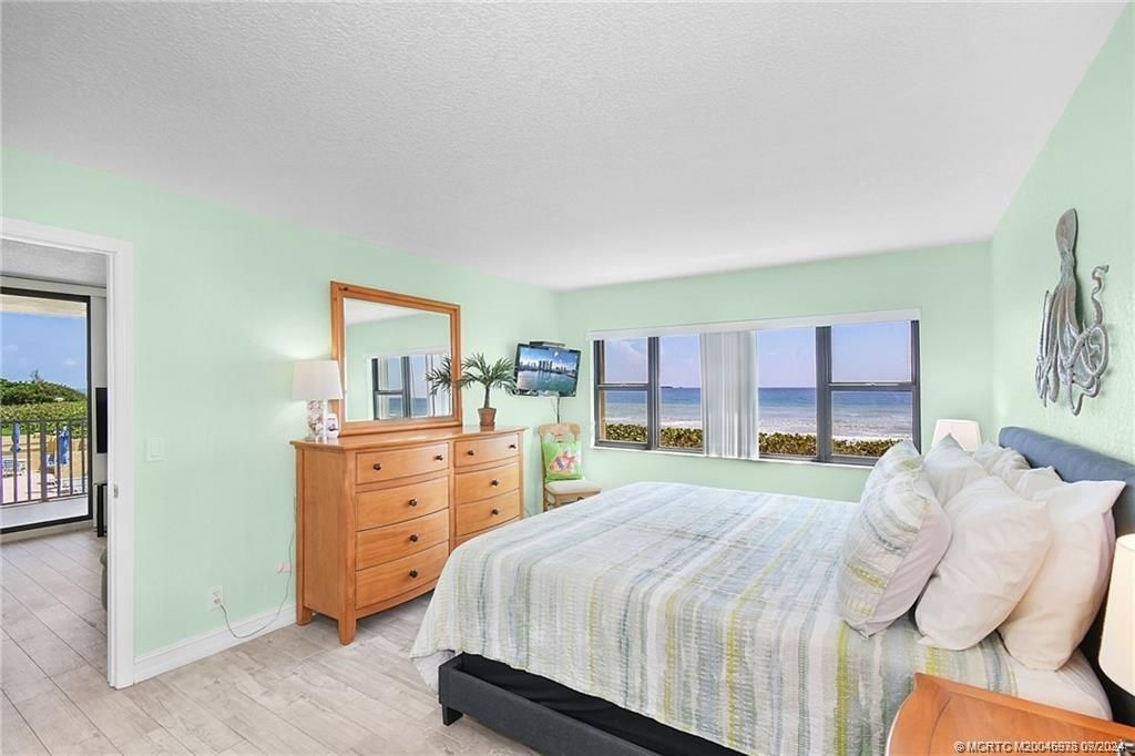 Bedroom, Interior, Water, Wood Texture Flooring
