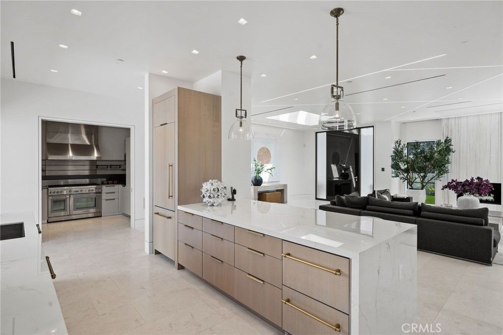 Interior, Kitchen, Living room, Pendant Lights, Recessed Lighting, Stainless Steel Appliances