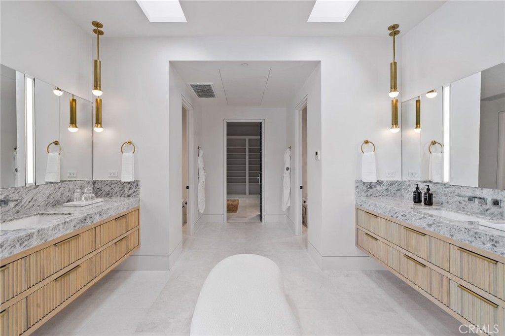 Bathroom, Dual Sink Vanities, Interior, Pendant Lights