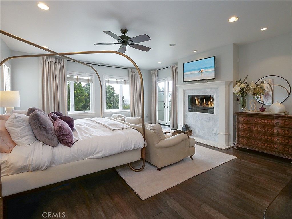 Bedroom, Fireplace, Interior, Recessed Lighting, Wood Texture Flooring